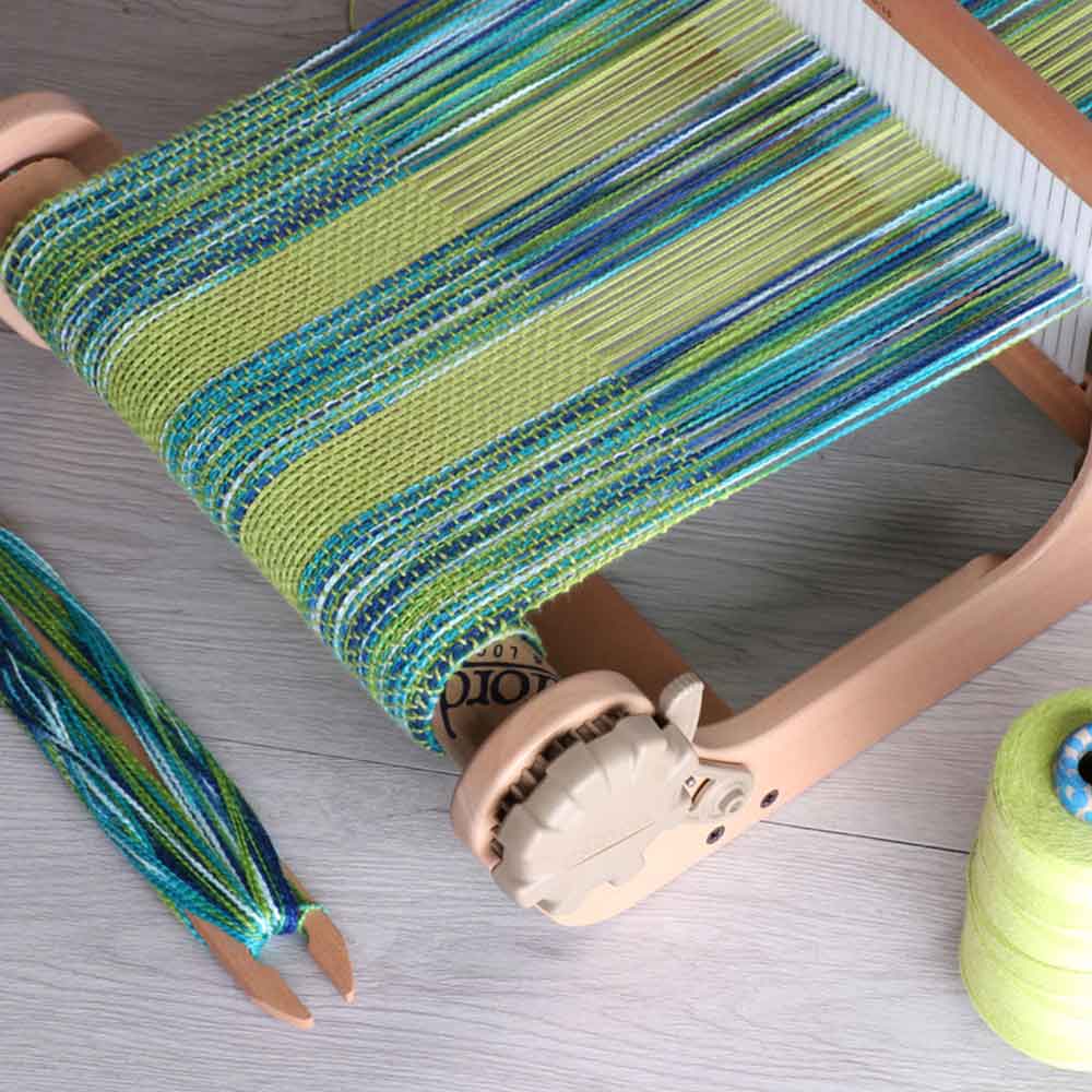 Métiers à peigne envergeur ou métiers de table à cadres : que choisir ?