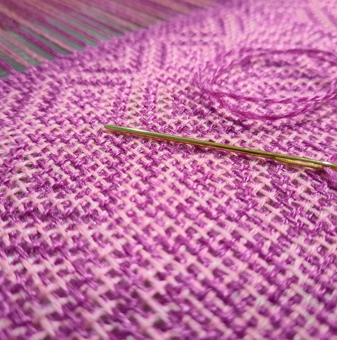 Close-up of Julietta Shadow Weave scarf fabric on a 4-shaft loom