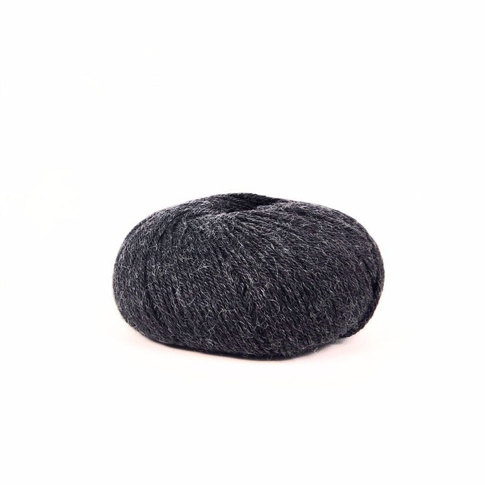 100% Baby Alpaca yarn in Charcoal for weaving and knitting