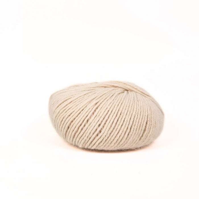 100% Baby Alpaca yarn in Ecru for weaving and knitting