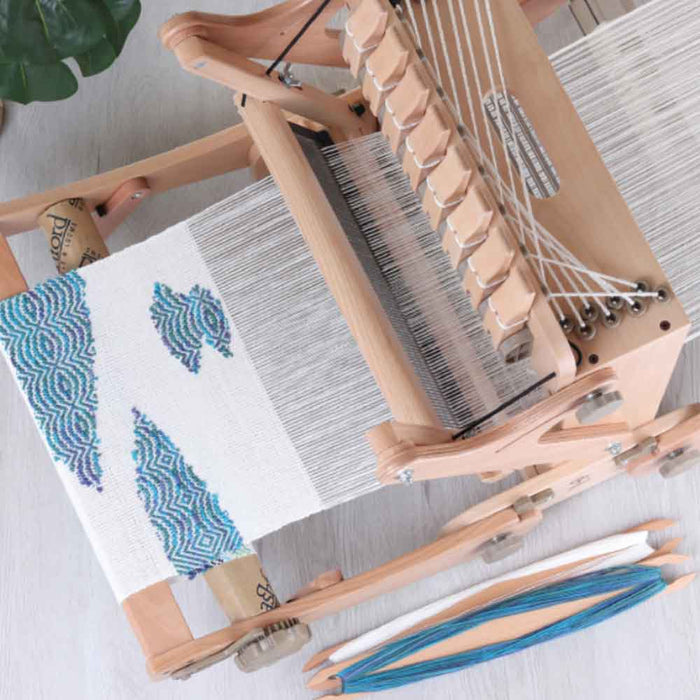 flat shuttle used on table loom