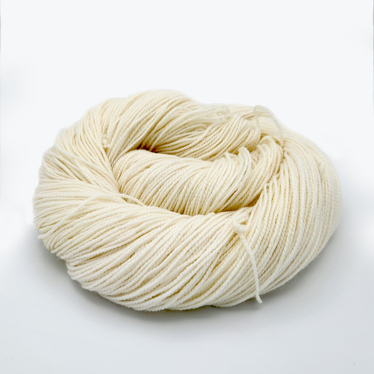 Fil à Tricoter 100% Laine Mérinos Blanc - 295 Grammes, 900 M/100g - Cône Neuf
