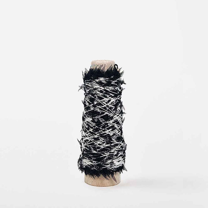 Mondofil Papiyon novelty yarn cone black and white dalmatian effect