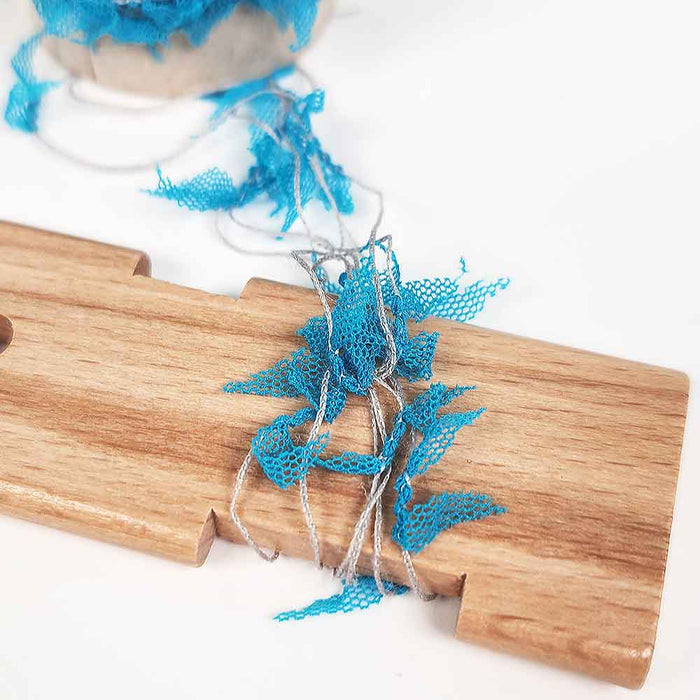 Mondofil Papiyon yarn on gauge showing loose fiber structure