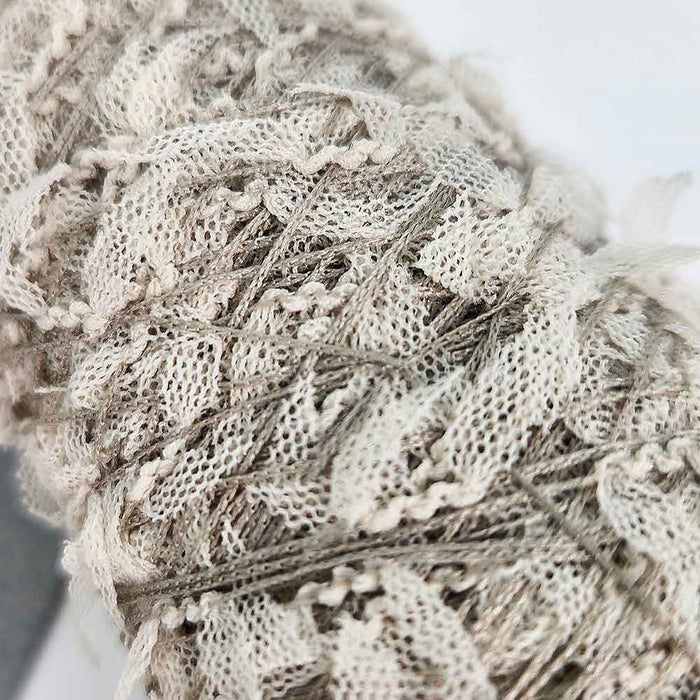 Mondofil Papiyon textured yarn close up showing airy loose fiber structure