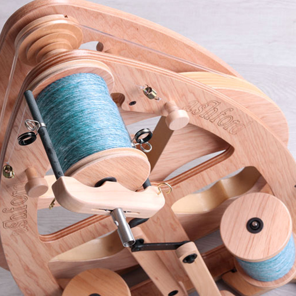 Spinning wheel producing handspun yarn from natural fiber